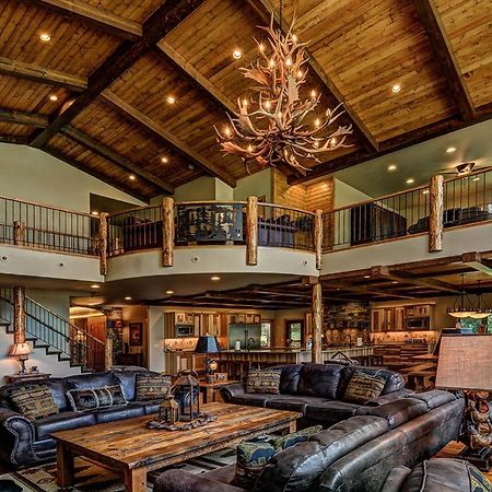 Whispering Pines Lodge: 9 Bedroom Eagle River Esterno foto