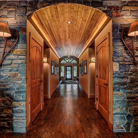 Whispering Pines Lodge: 9 Bedroom Eagle River Esterno foto