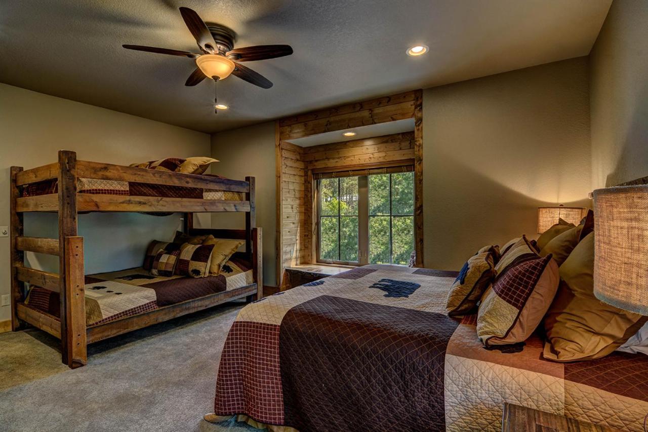 Whispering Pines Lodge: 9 Bedroom Eagle River Esterno foto