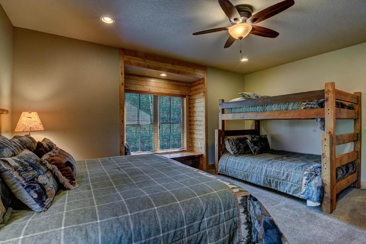 Whispering Pines Lodge: 9 Bedroom Eagle River Esterno foto