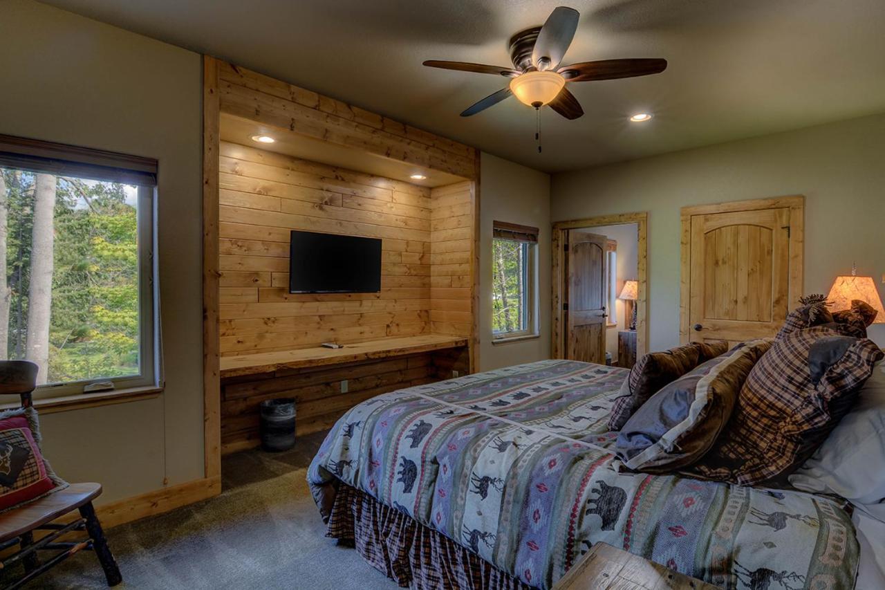 Whispering Pines Lodge: 9 Bedroom Eagle River Esterno foto