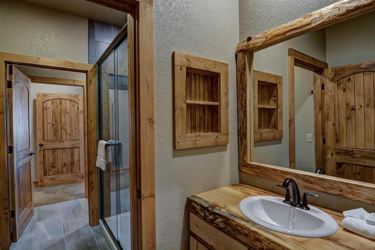 Whispering Pines Lodge: 9 Bedroom Eagle River Esterno foto