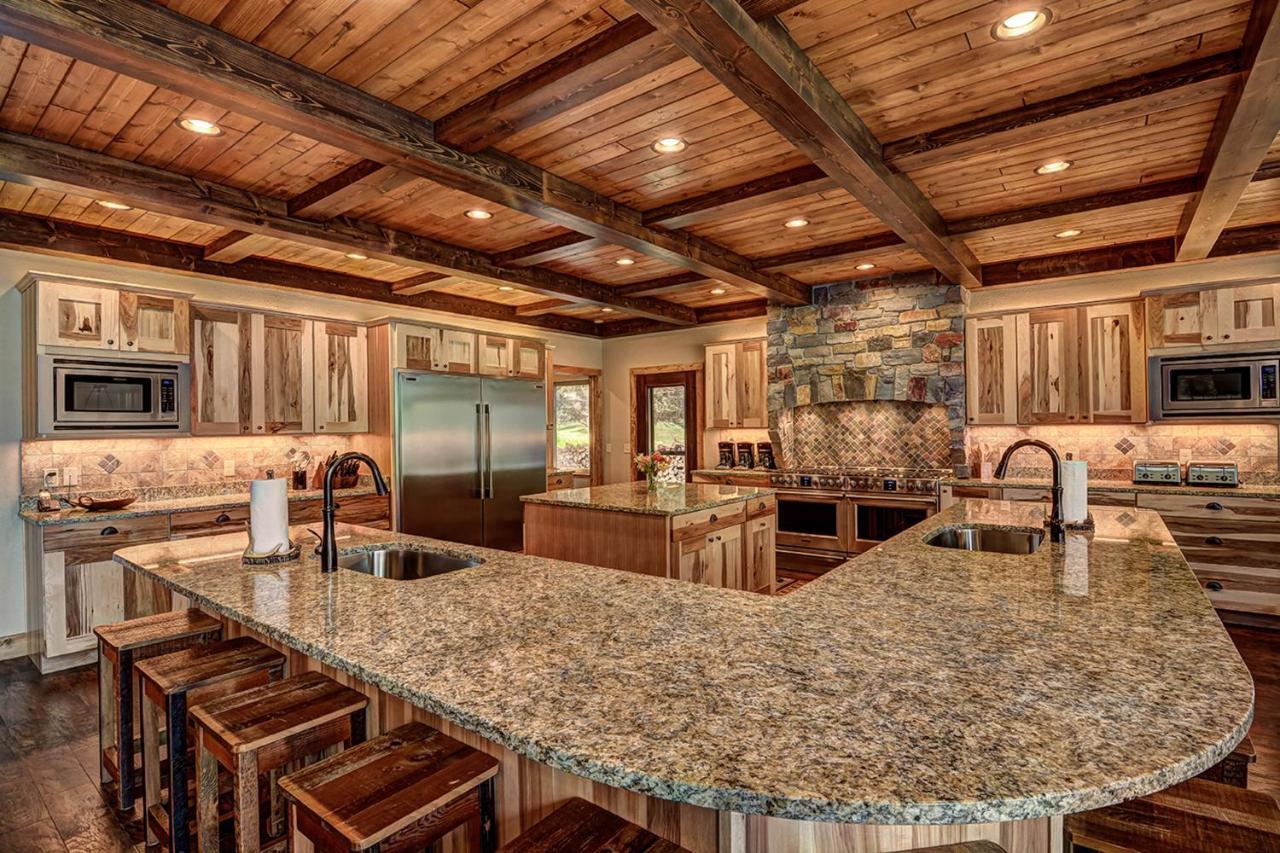 Whispering Pines Lodge: 9 Bedroom Eagle River Esterno foto