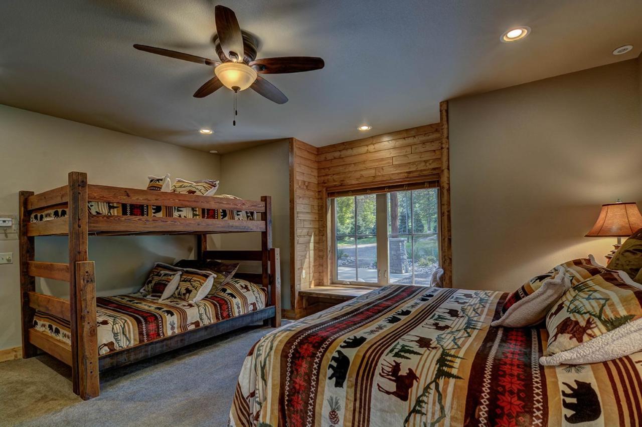 Whispering Pines Lodge: 9 Bedroom Eagle River Esterno foto