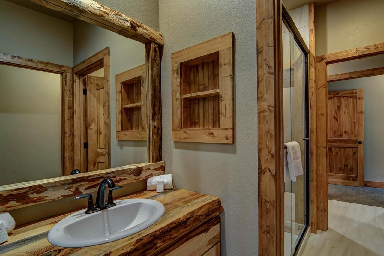 Whispering Pines Lodge: 9 Bedroom Eagle River Esterno foto