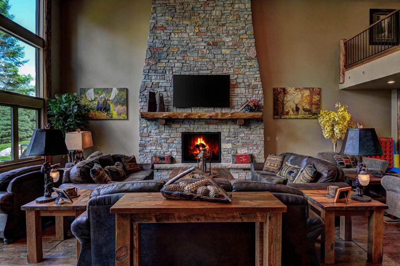 Whispering Pines Lodge: 9 Bedroom Eagle River Esterno foto
