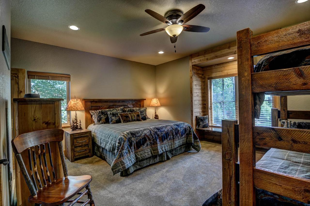 Whispering Pines Lodge: 9 Bedroom Eagle River Esterno foto