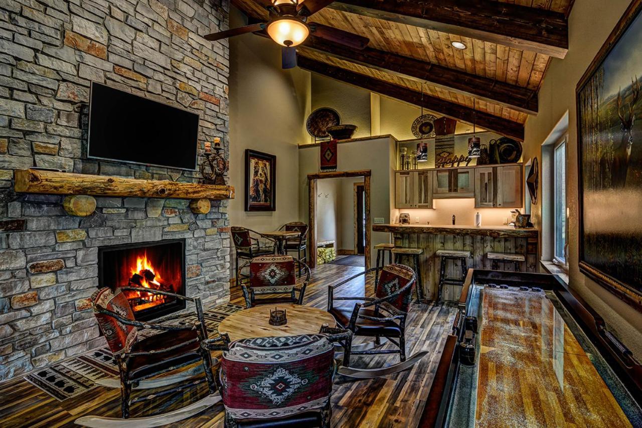 Whispering Pines Lodge: 9 Bedroom Eagle River Esterno foto